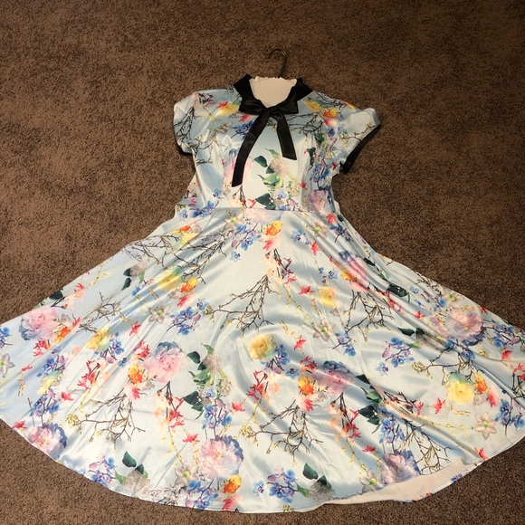 Fabulous Floral Dress - Practically New! - Picture 4 of 4